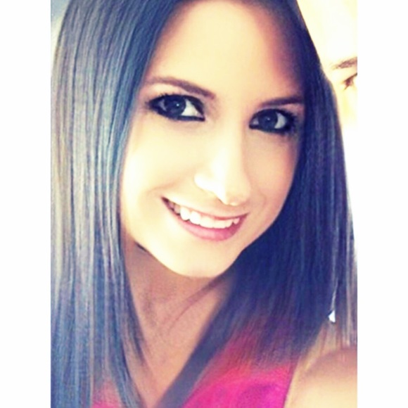 Nicole Guinoo - Poshmark Profile Picture of Nicole Guinoo (@nguinoo) on Poshmark