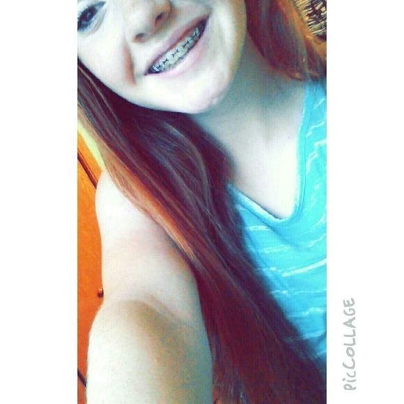 Profile Picture of Ella Kugler (@ellkugler) on Poshmark