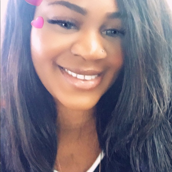 Profile Picture of Sardia Wypych (@sardiabuari1) on Poshmark