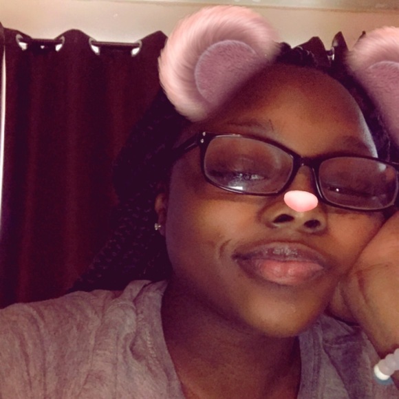 Profile Picture of Ashanti Backus (@shantimaurie) on Poshmark