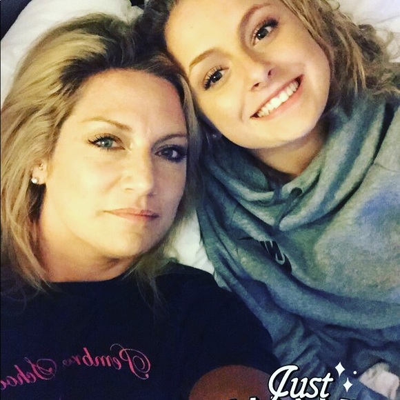 Profile Picture of Laureen Picariello (@ldpicariello) on Poshmark