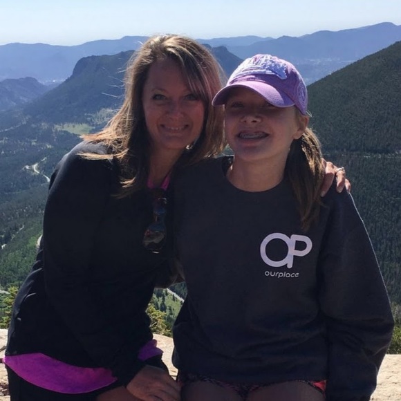 Profile Picture of Danelle Blansit (@djblansit) on Poshmark