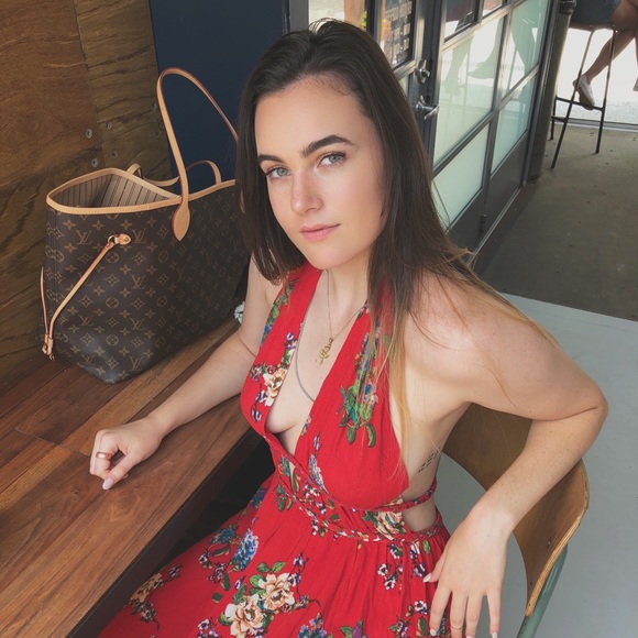 Profile Picture of Morgan Laboda (@moelaboda) on Poshmark