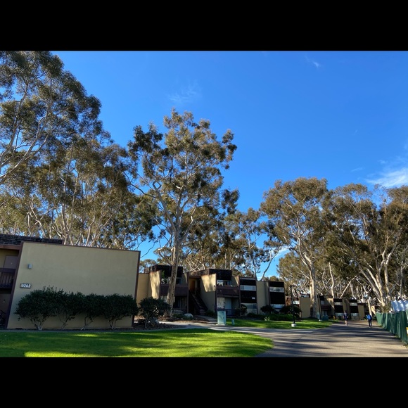 Profile Picture of Simon Yoon (@ywyoon019) on Poshmark