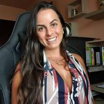Profile Picture of Débora Caporlíngua (@deboracaporlingua) on Instagram