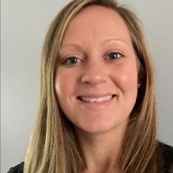 Profile Picture of Kelly Osterritter (@kjgo10) on Poshmark