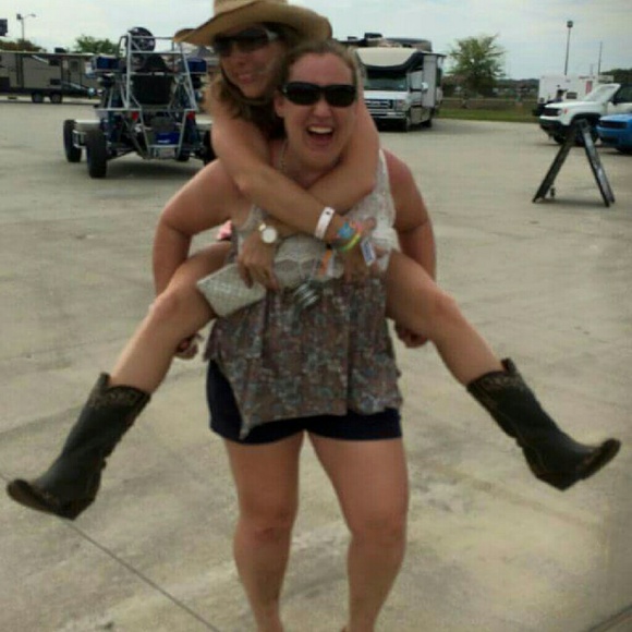 Profile Picture of Jamie Schepp (@speechkwin) on Poshmark