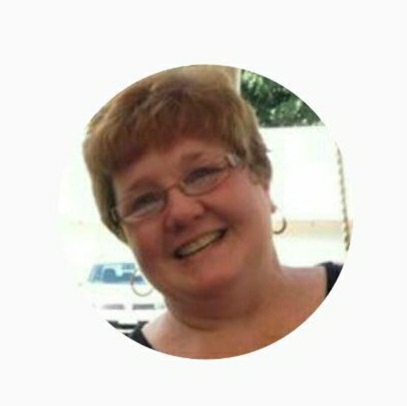 Profile Picture of Jane Grimm (@jandjshirts) on Poshmark