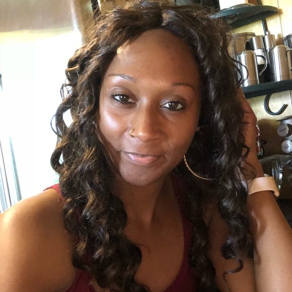 Profile Picture of Avarice Ogletree (@avariceo) on Poshmark