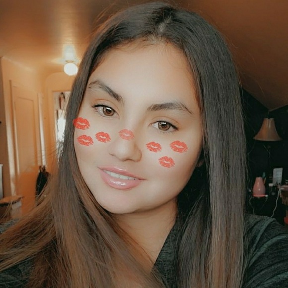 Profile Picture of Victoria Madrigal (@luzm19999) on Poshmark