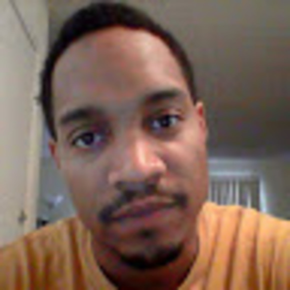 Profile Picture of Carlos Giles (@carlosgiles1780) on Poshmark