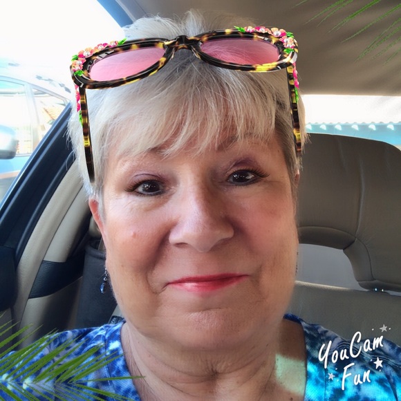 Profile Picture of Barb Miltner (@barbmiltner) on Poshmark