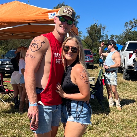 Mary morgan Sholter - Poshmark Profile Picture of Mary morgan Sholter (@msholter) on Poshmark