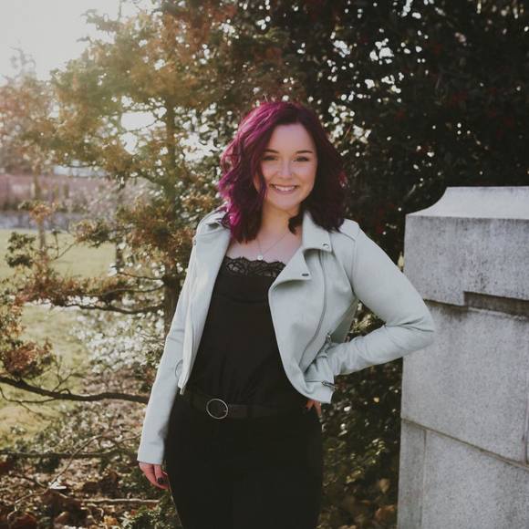 Profile Picture of Katie Heddinger (@katiehedd) on Poshmark