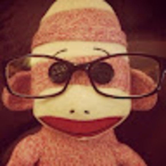 Profile Picture of Ava Gates (@avs47) on Poshmark