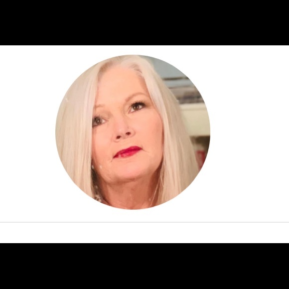 Profile Picture of Gayla Horn (@crimsonfox727) on Poshmark