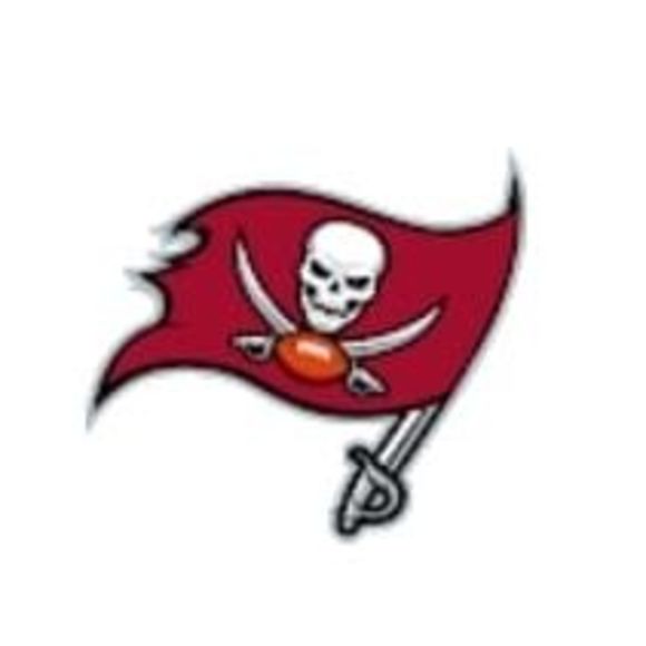 Profile Picture of Kat Hooser (@kathihoward) on Poshmark