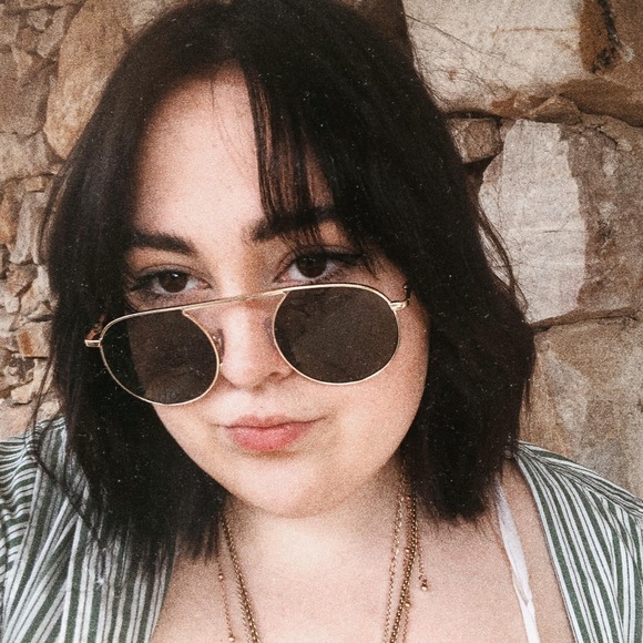 Profile Picture of Sydney Cargal (@sydneycargal) on Poshmark