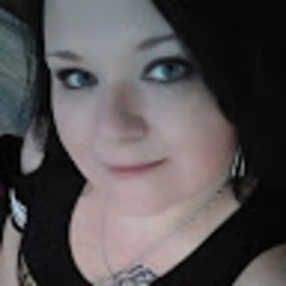 Profile Picture of Jennifer Lollar (@jenniferlollar) on Poshmark