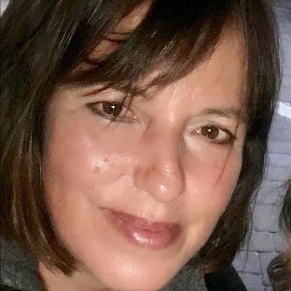 Profile Picture of Andrea Luberto (@annielub) on Poshmark