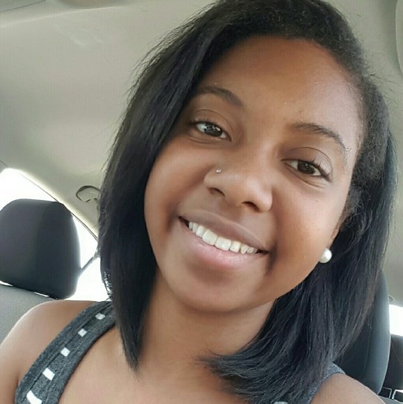 Profile Picture of Alanna Plummer (@alannabp) on Poshmark