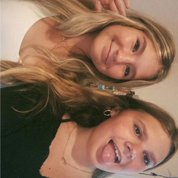 Profile Picture of Sophie Serapiglia (@sserapiglia) on Poshmark