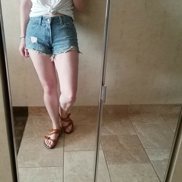 Profile Picture of Claire Thayer (@cslayer6) on Poshmark