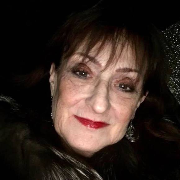 Profile Picture of Carol Mineo (@carolmineo) on Poshmark