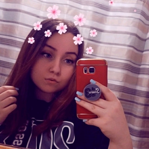 Profile Picture of Kaitlyn Marie (@kaitlynmr1999) on Poshmark