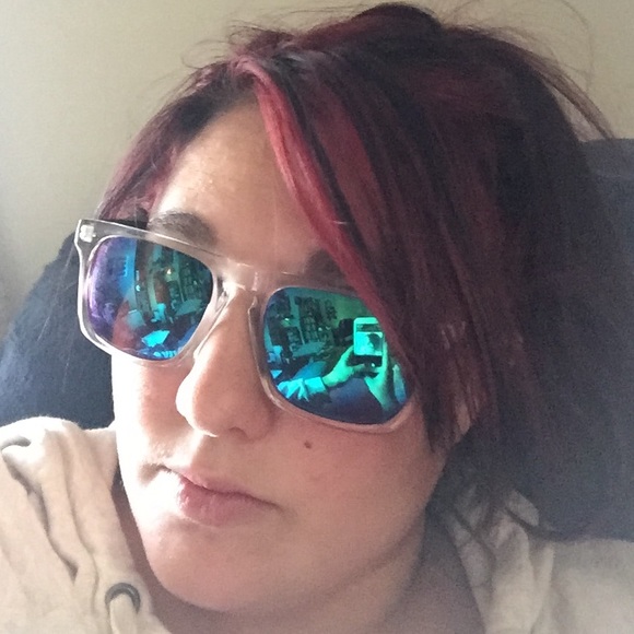 Profile Picture of Alisa Roberts (@alisa_darlene) on Poshmark