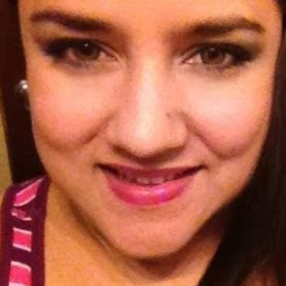 Profile Picture of Luz alejandra Green vingochea (@alegreenv) on Poshmark