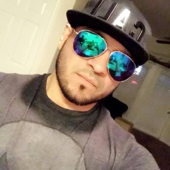 Profile Picture of Rene Escobar (@reneage2021) on Poshmark