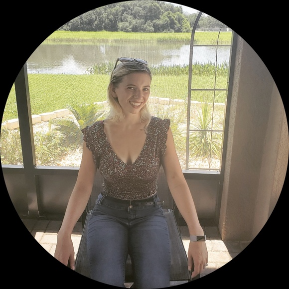 Profile Picture of Amanda Simpson (@amandasimpso701) on Poshmark