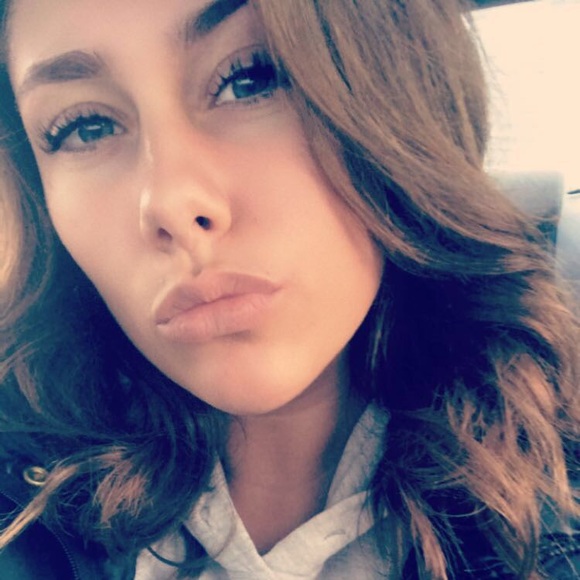 Taylor Shultz - Poshmark Profile Picture of Taylor Shultz (@taylorshultz92) on Poshmark