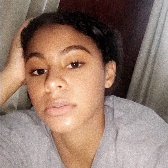 Profile Picture of Amaya Aronen (@amayapapayaya) on Poshmark