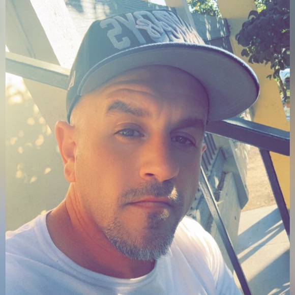 Christopher Murry - Poshmark Profile Picture of Christopher Murry (@murrychris) on Poshmark