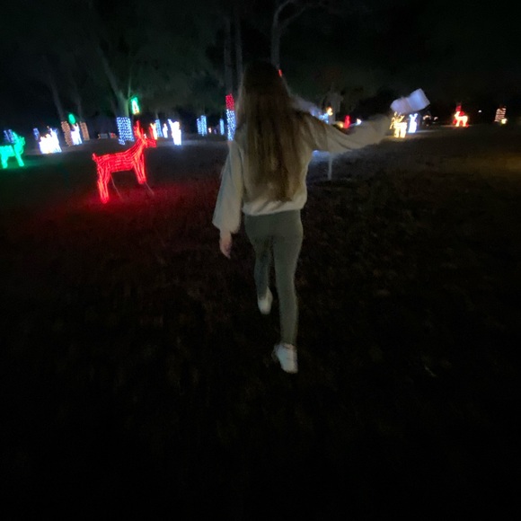 Profile Picture of Zoë Quinley (@zquinley) on Poshmark