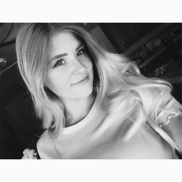 Profile Picture of Bella Kidner (@dearbellax0) on Poshmark