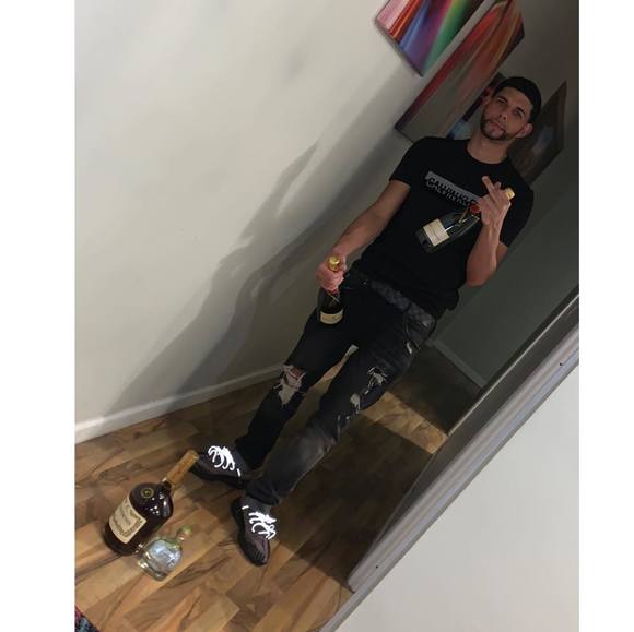 Profile Picture of Joshua Tavares heinsen (@joshuatavares01) on Poshmark