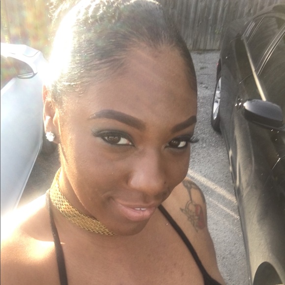 Profile Picture of Octavia Coleman (@taviezcai1) on Poshmark