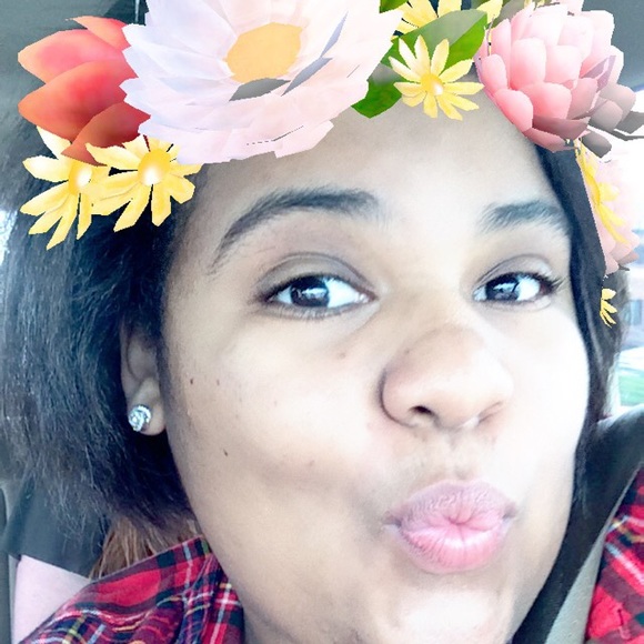 Profile Picture of Kayla Mackey (@kay4clothes) on Poshmark