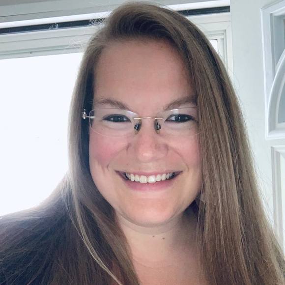 Profile Picture of Arielle Price (@wvgirl7589) on Poshmark