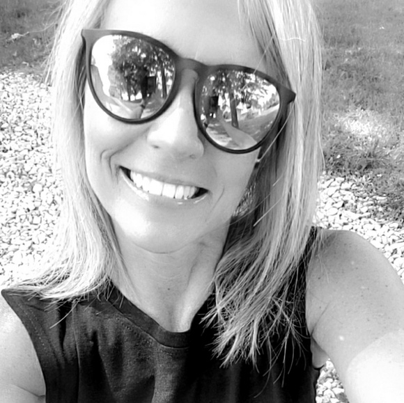 Profile Picture of Kim Volmert (@shopper1966) on Poshmark