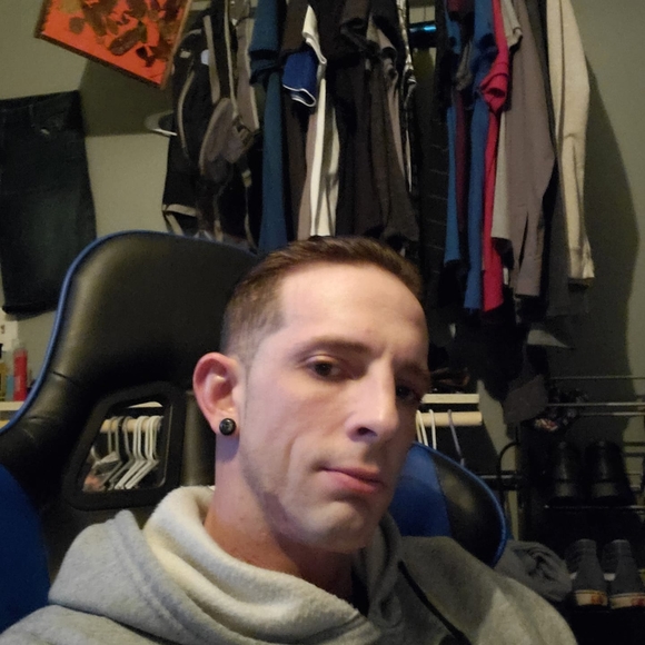 Profile Picture of Michael Campagna (@mjclive) on Poshmark