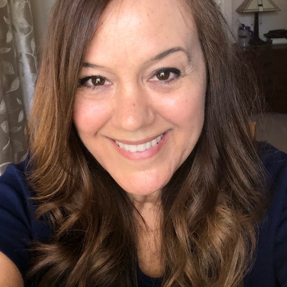 Profile Picture of Laurie Burckhardt (@laurielooloo) on Poshmark