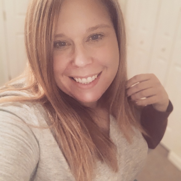 Profile Picture of Gandy Williams (@gandy77) on Poshmark