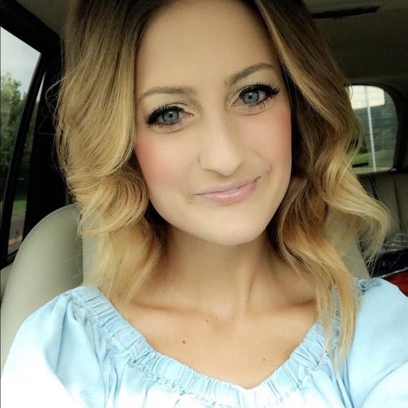 Profile Picture of Jenna Adam (@jradam) on Poshmark