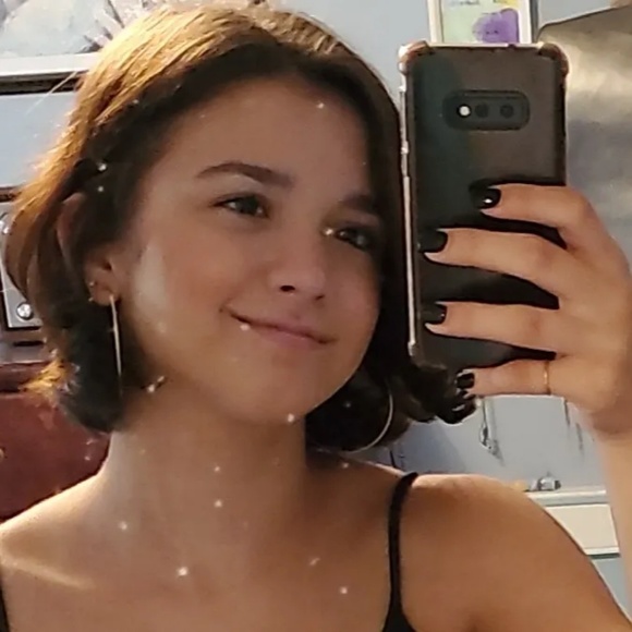 Profile Picture of Brielle Zwally (@briellez7) on Poshmark