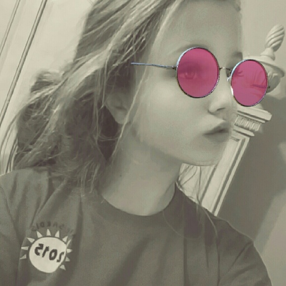 Profile Picture of Leah Voight (@leahvoight22) on Poshmark