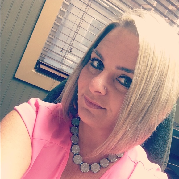 Terra Dannison - Poshmark Profile Picture of Terra Dannison (@terradannison) on Poshmark